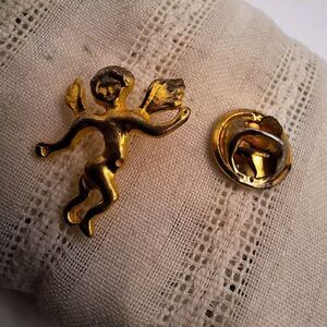 Vintage Gold Tone Metal  Angel Lapel Hat Pin Tie Tack